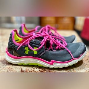 Under Armour Sz 8 Women’s Charge Running shoe sneaker pink hyper green like new